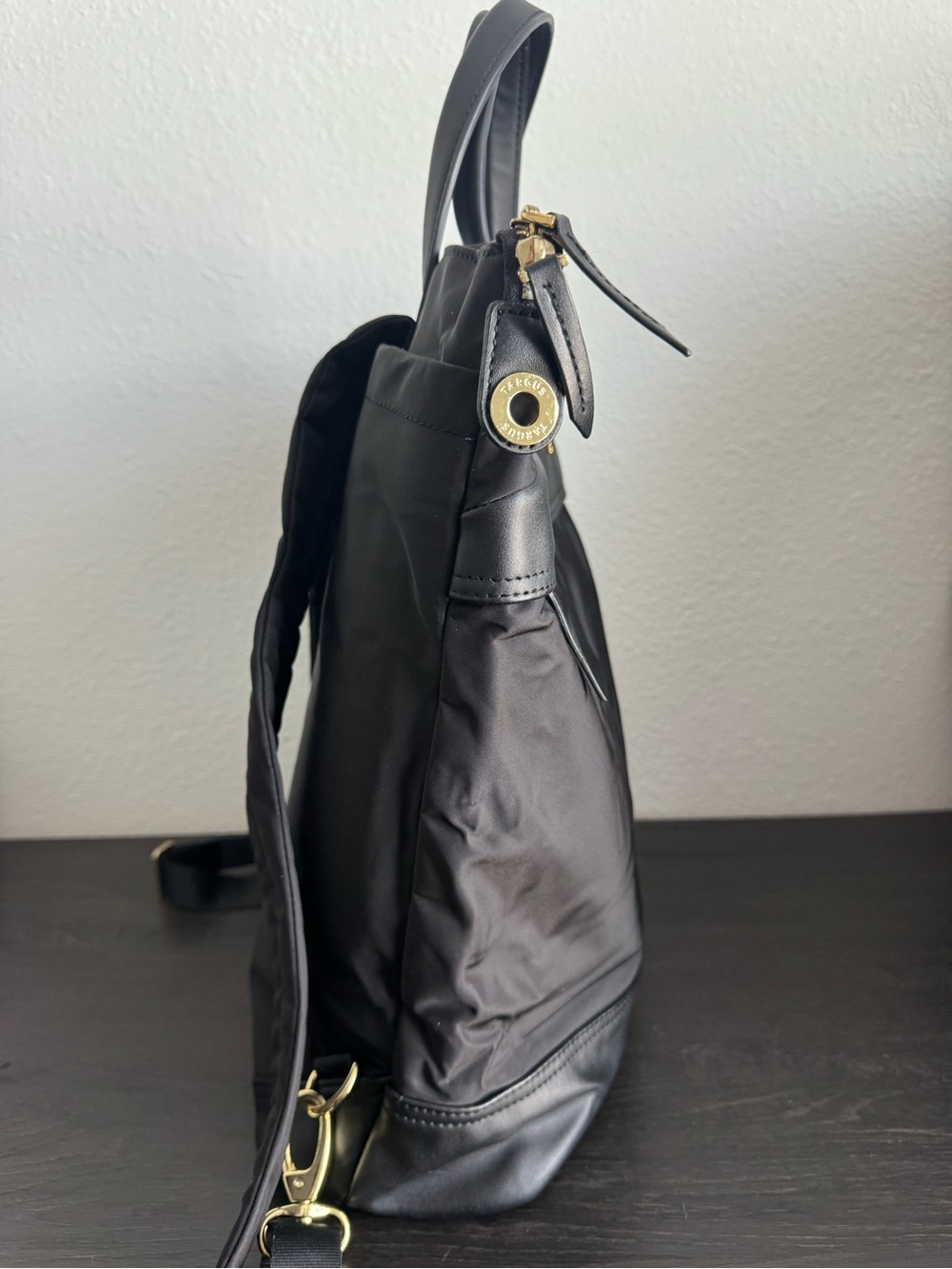 Targus Black Nylon Laptop Tote with Leather Trim and Gold Accents - Picture 5 of 7
